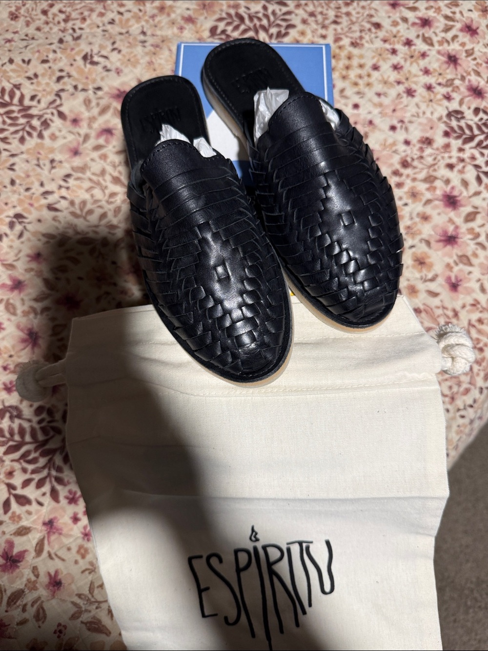 Espiritu Luna black slip on huaraches